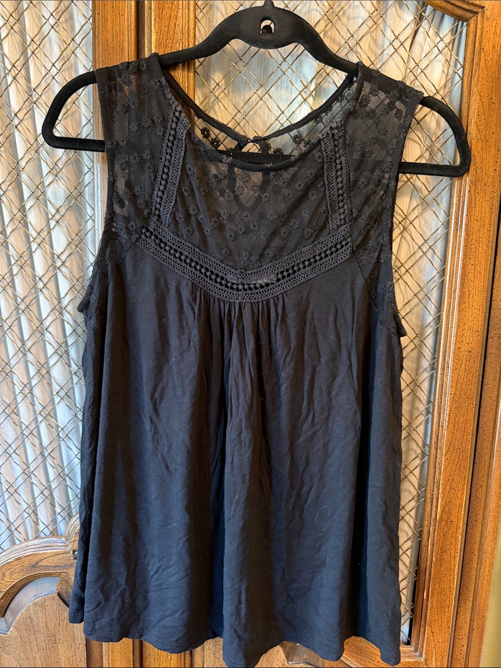 Loveappella Black Lace Yoke Sleeveless Top SIZE MEDIUM PETITE